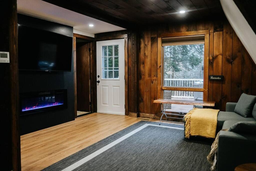Villa New! Cozy & Modern A-Frame In The Woods W/Hot Tub Tamworth Esterno foto