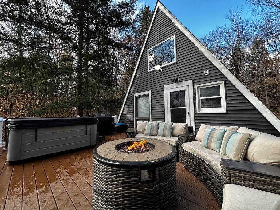 Villa New! Cozy & Modern A-Frame In The Woods W/Hot Tub Tamworth Esterno foto